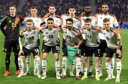 爱游戏官网-关于西班牙队狂胜德国晋级四强，全队庆祝胜利的信息