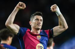 包含巴萨客场胜利，小组领先优势稳步扩大的词条