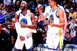 爱游戏官网-勇士客场大胜太阳，止连败