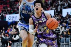 爱游戏官网-青少年篮球联赛，新星崭露头角的简单介绍