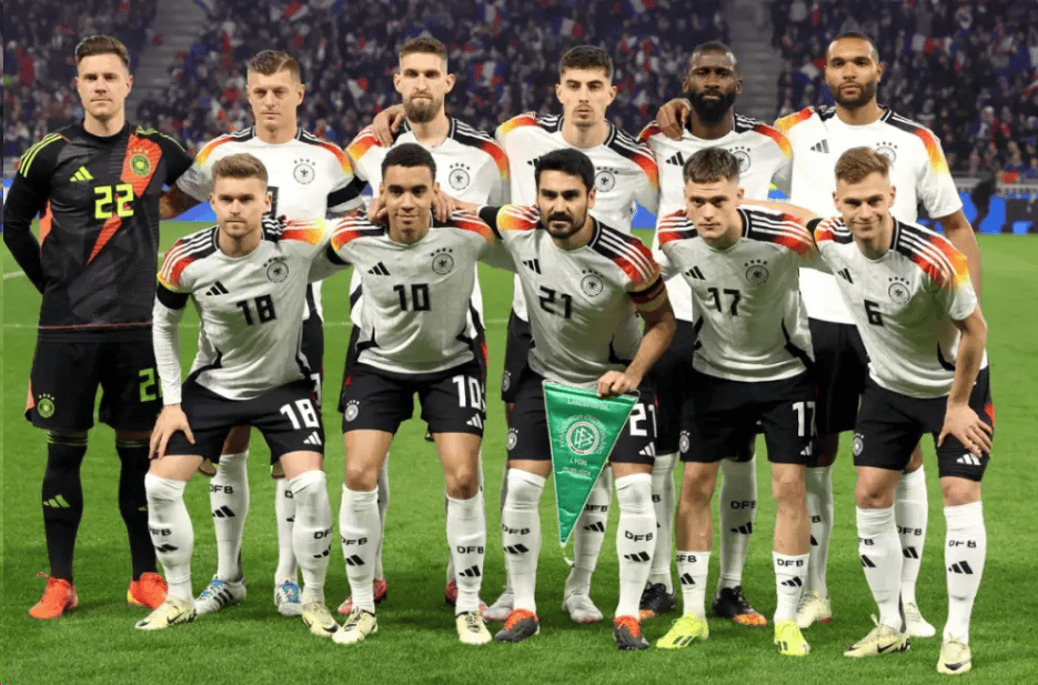 关于西班牙队狂胜德国晋级四强,全队庆祝胜利的信息 关于西班牙队狂胜德国晋级四强,全队庆祝胜利的信息