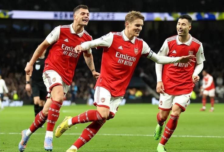 欧冠比赛中球星集体发挥出色(欧冠比赛中球星集体发挥出色的原因)