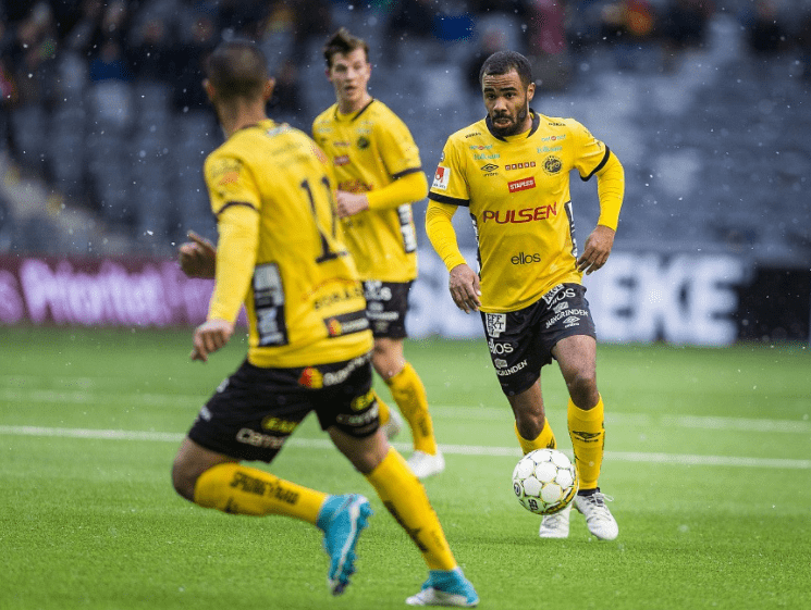 关于恩菲尔德进攻端火力强劲，欲破河床防线的信息