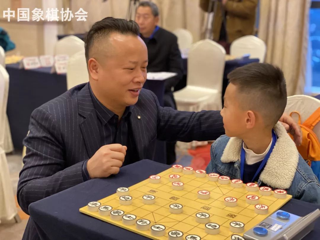 关于激烈角逐结束裁判判罚争议持续升温的信息 关于激烈角逐结束裁判判罚争议持续升温的信息