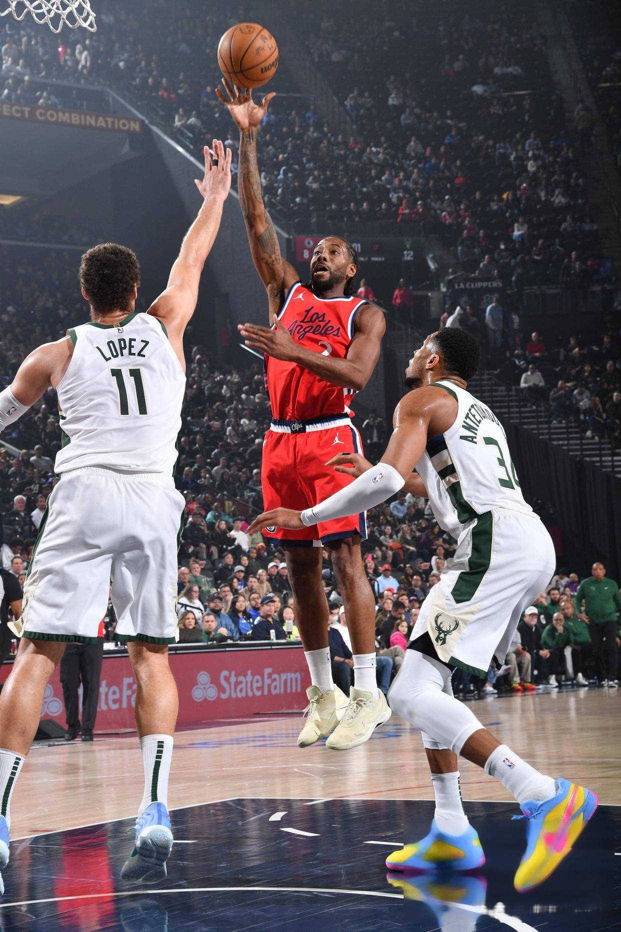 包含雄鹿客场大胜魔术，乔治发挥出色成为全队得分王的词条