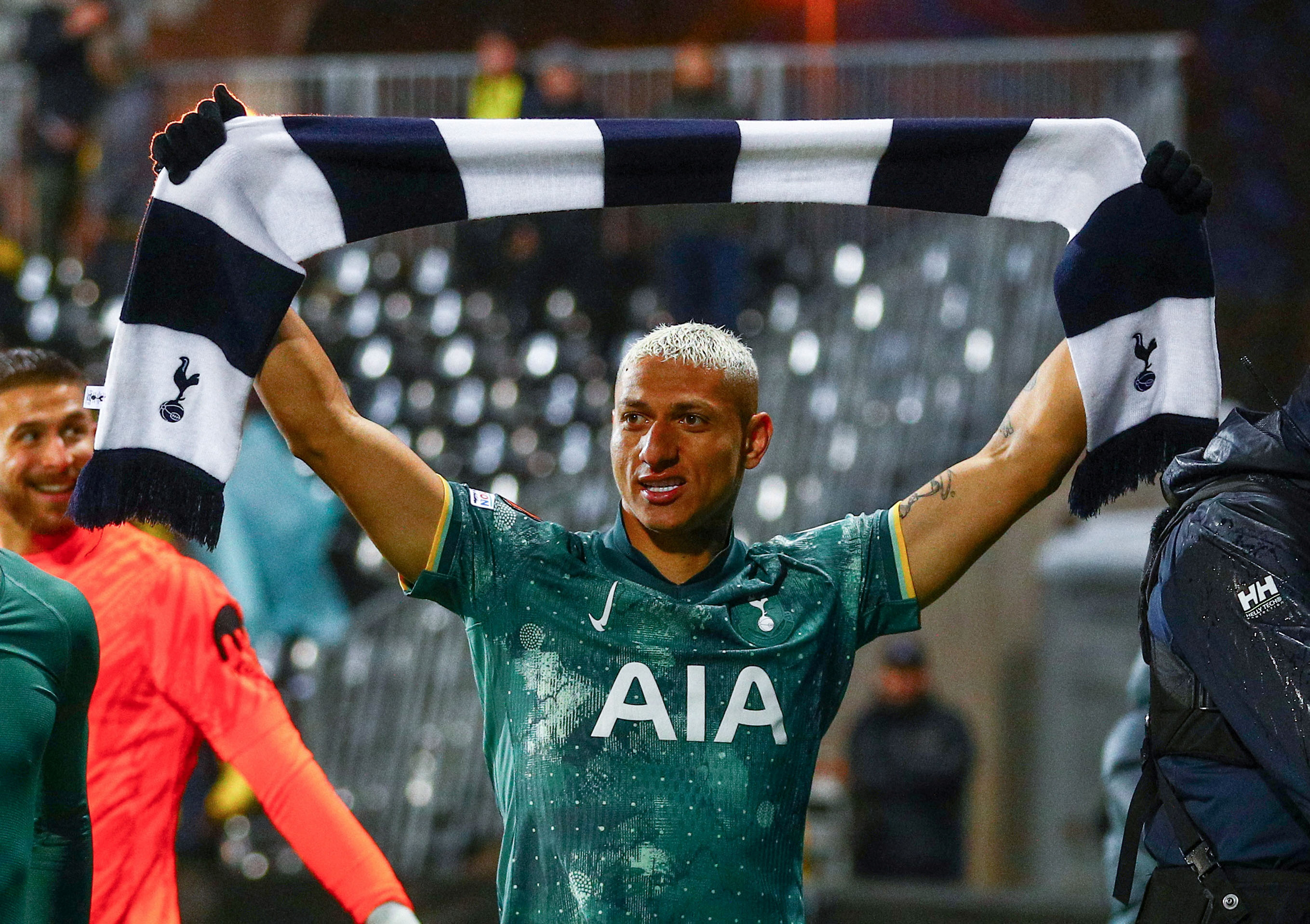 包含热刺头号射手受伤，欧冠资格存疑的词条