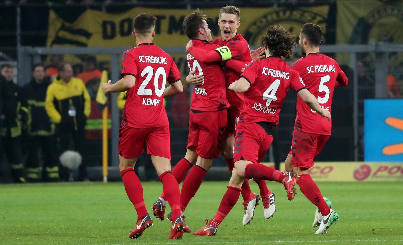 包含弗赖堡主场力克法兰克福,取得关键胜利的词条 包含弗赖堡主场力克法兰克福,取得关键胜利的词条