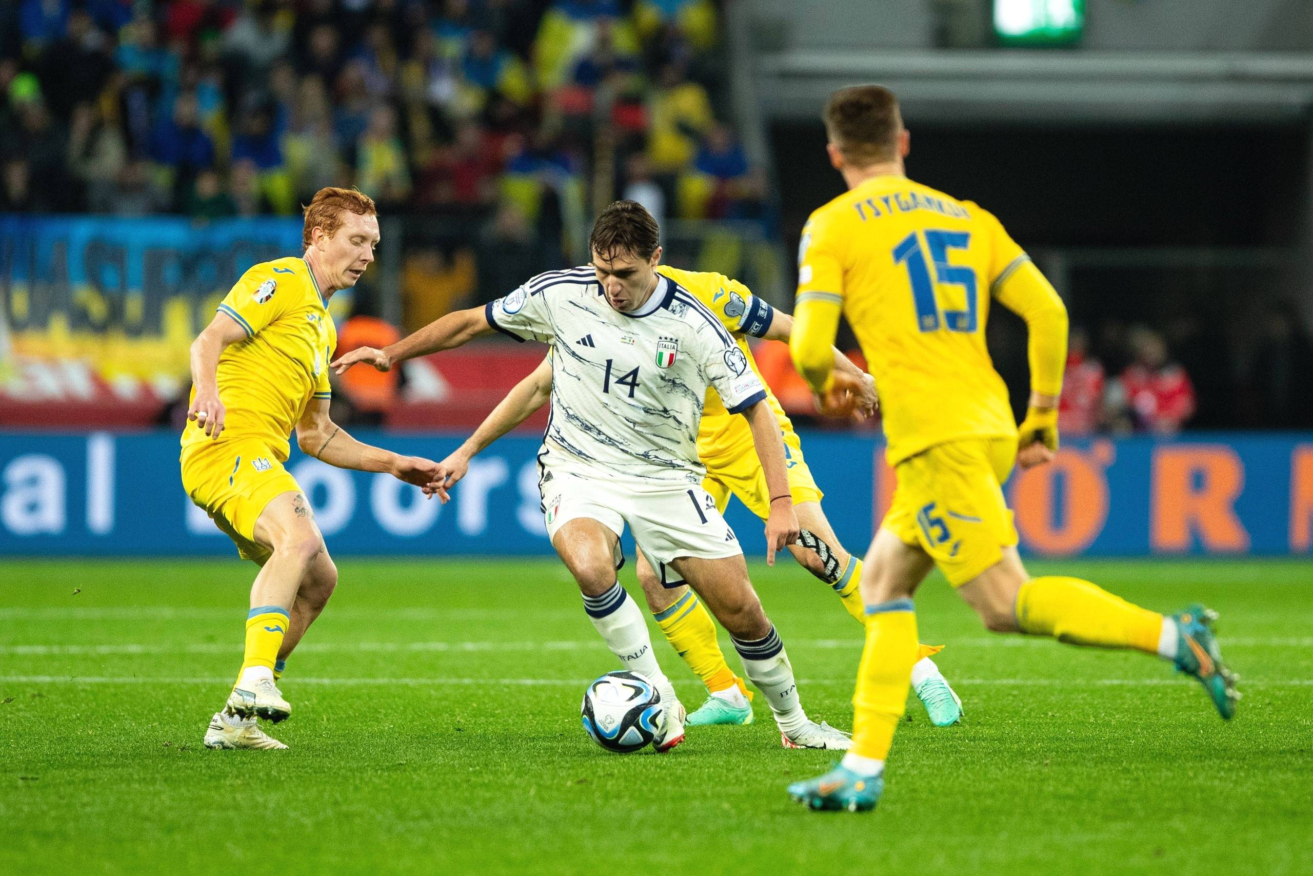 乌克兰队在国外足球比赛中夺得冠军