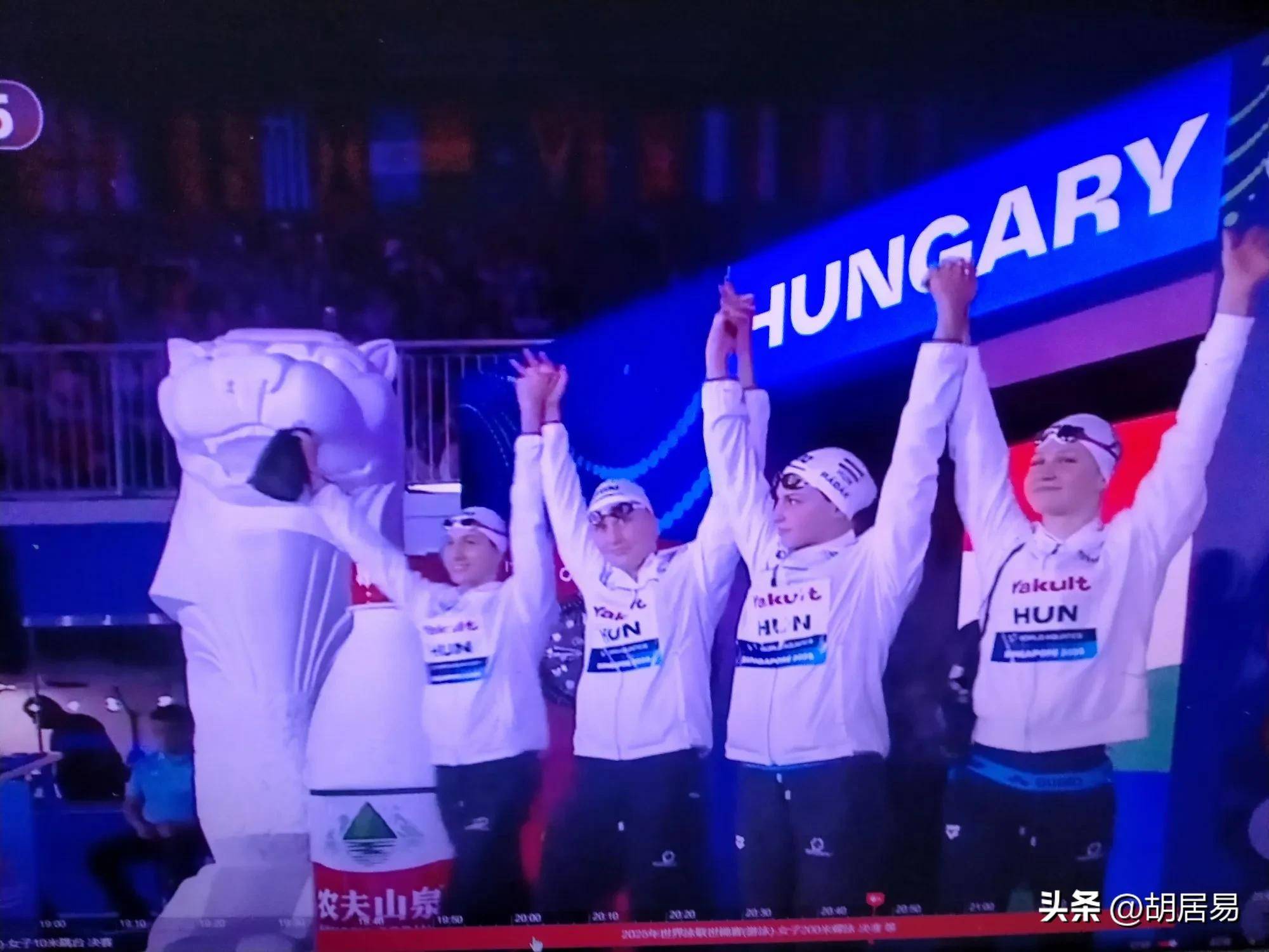 包含精彩纷呈的比赛画面,球员拼搏奋勇的词条 包含精彩纷呈的比赛画面,球员拼搏奋勇的词条