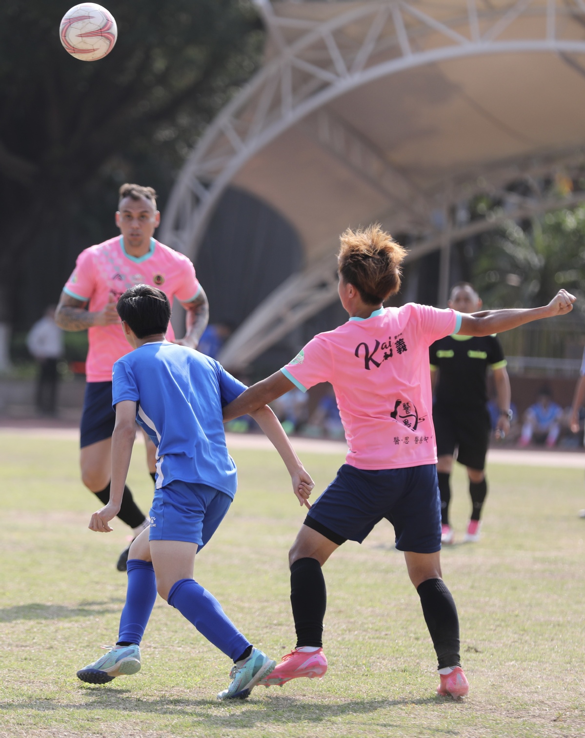 球队热身赛取得胜利，备战新赛季