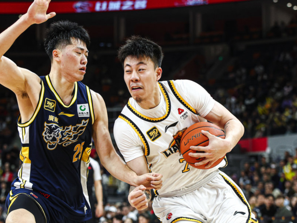 比赛过程精彩纷呈，CBA联赛气氛热烈