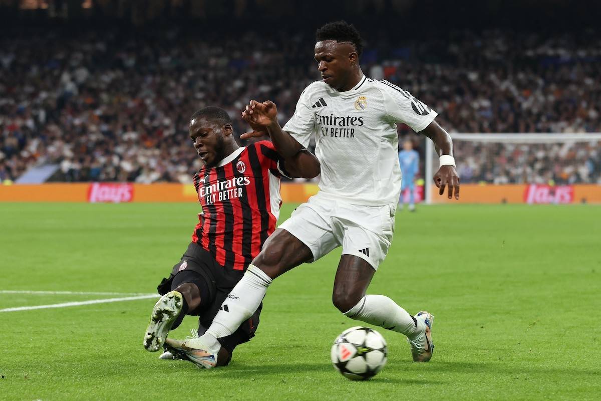 卡利亚里后卫关键封堵，助球队保住胜利的简单介绍