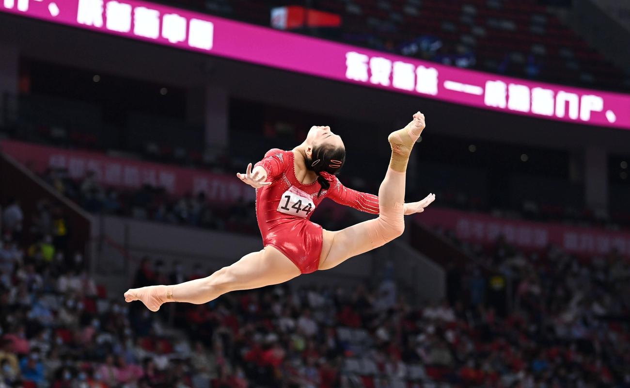 体操女团赛壮观开幕，谁将脱颖而出？