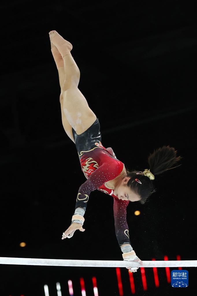 体操女团赛壮观开幕，谁将脱颖而出？