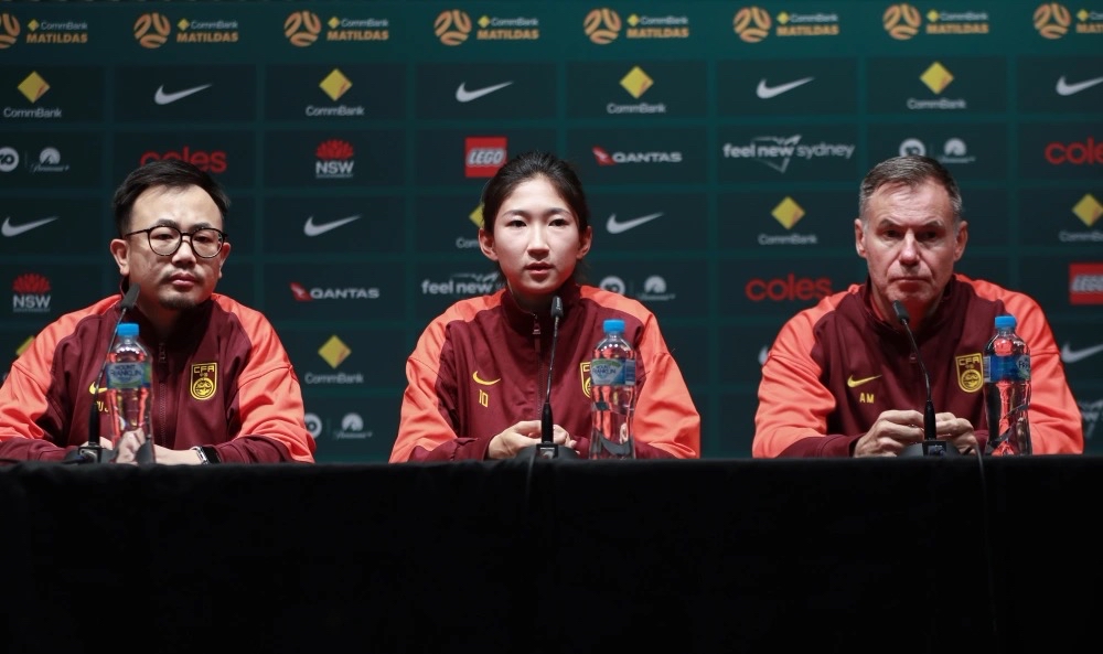 包含全球聚焦盛大比赛，女足项目备受瞩目的词条