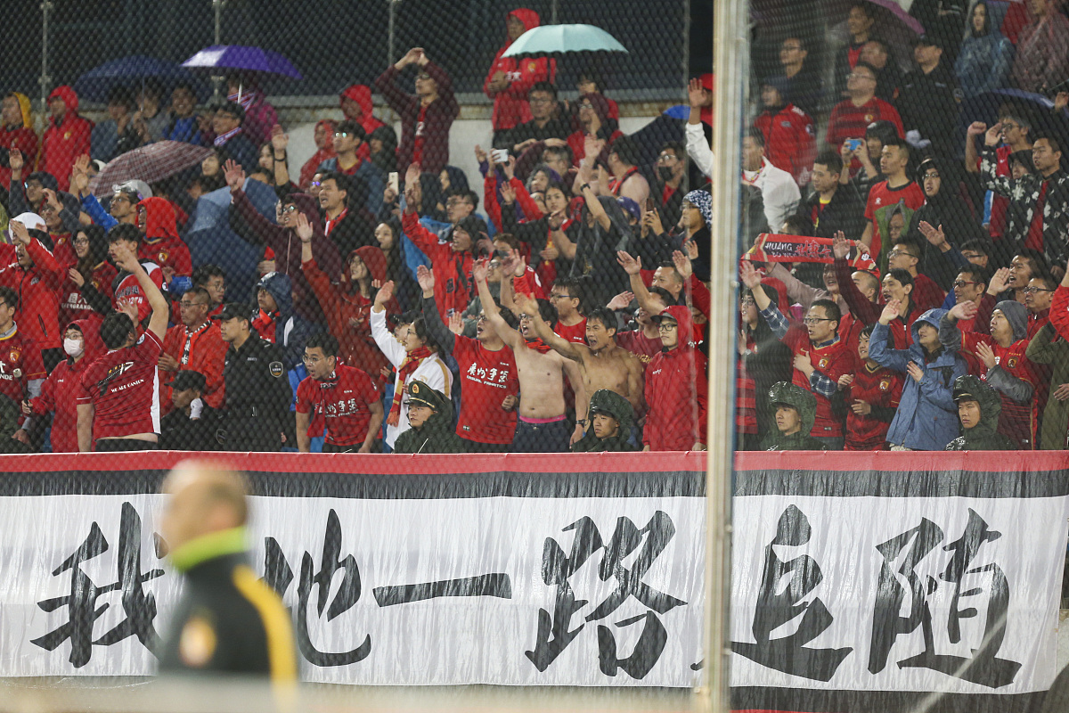 精彩比赛打破沉寂,球队获得重大胜利 精彩比赛打破沉寂,球队获得重大胜利