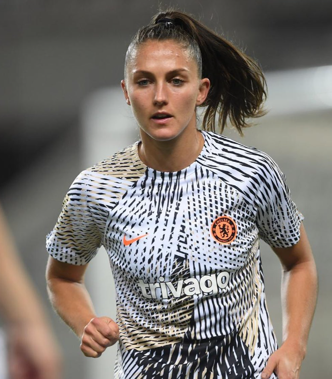 女足明星球员技术娴熟，赢得掌声