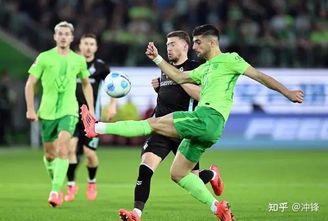 包含沃尔夫斯堡客场挫败多特蒙德的词条