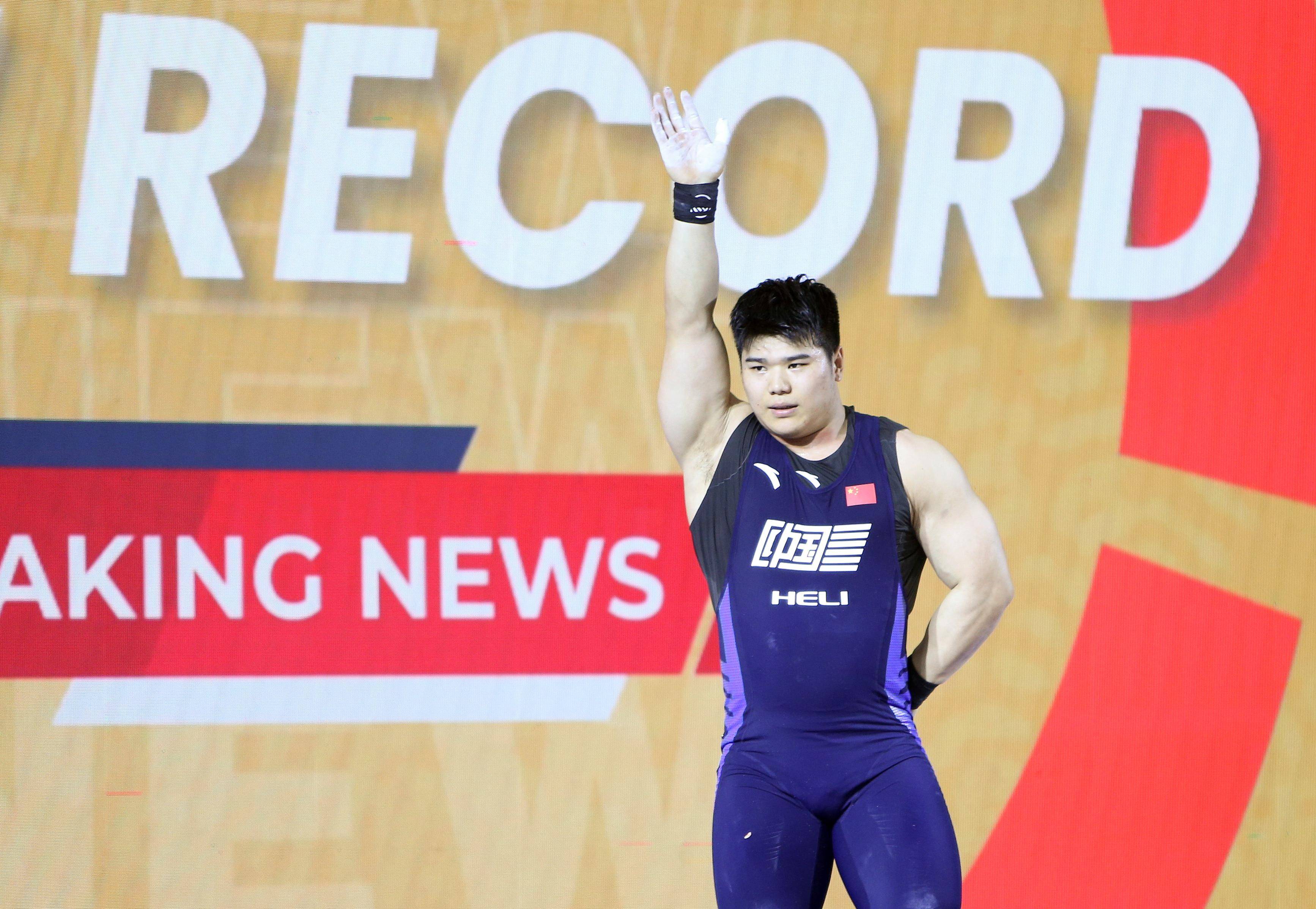 俄罗斯举重选手打破世界纪录 俄罗斯举重选手打破世界纪录