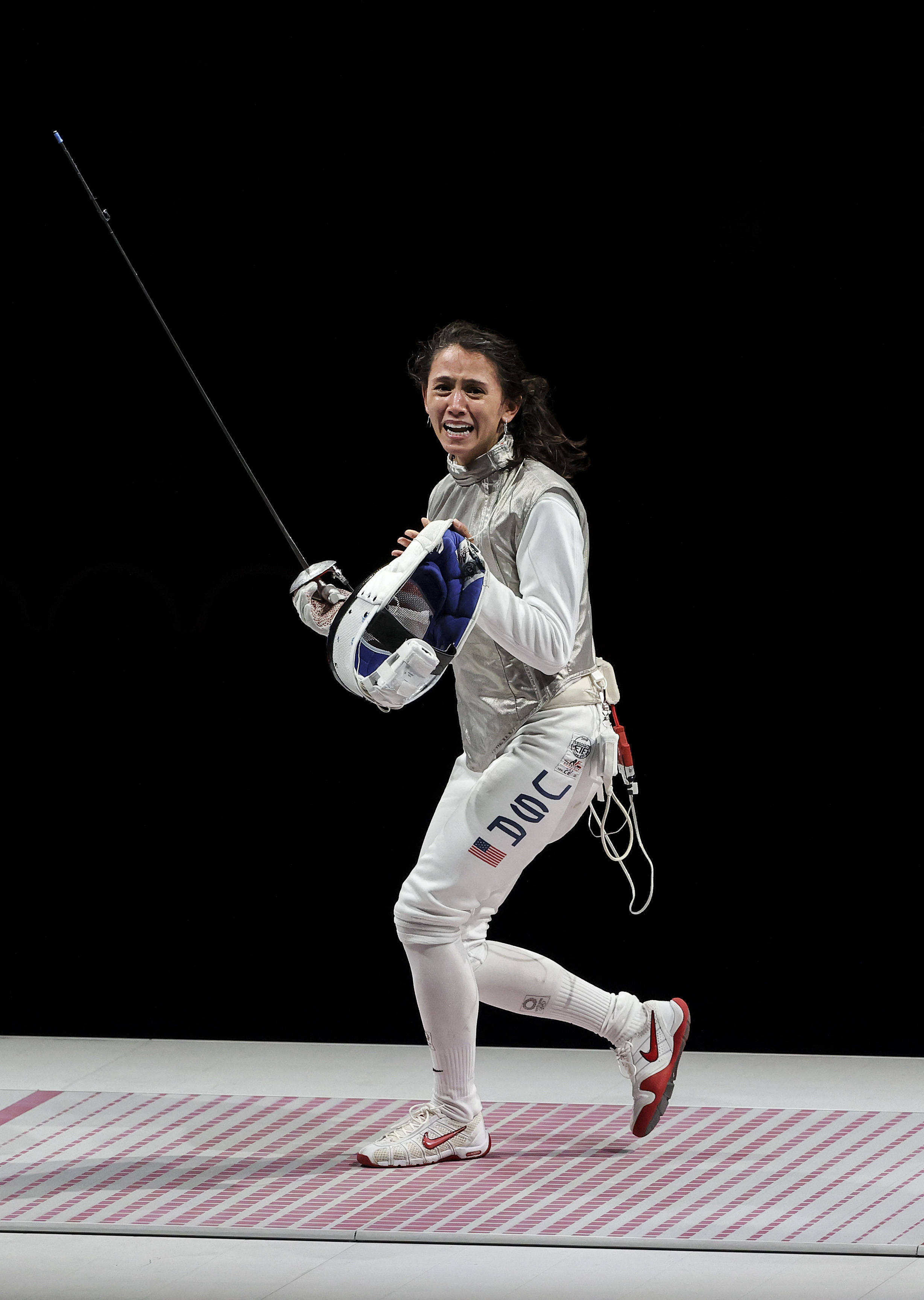 俄罗斯击剑选手实现翻盘,喜获冠军 俄罗斯击剑选手实现翻盘,喜获冠军